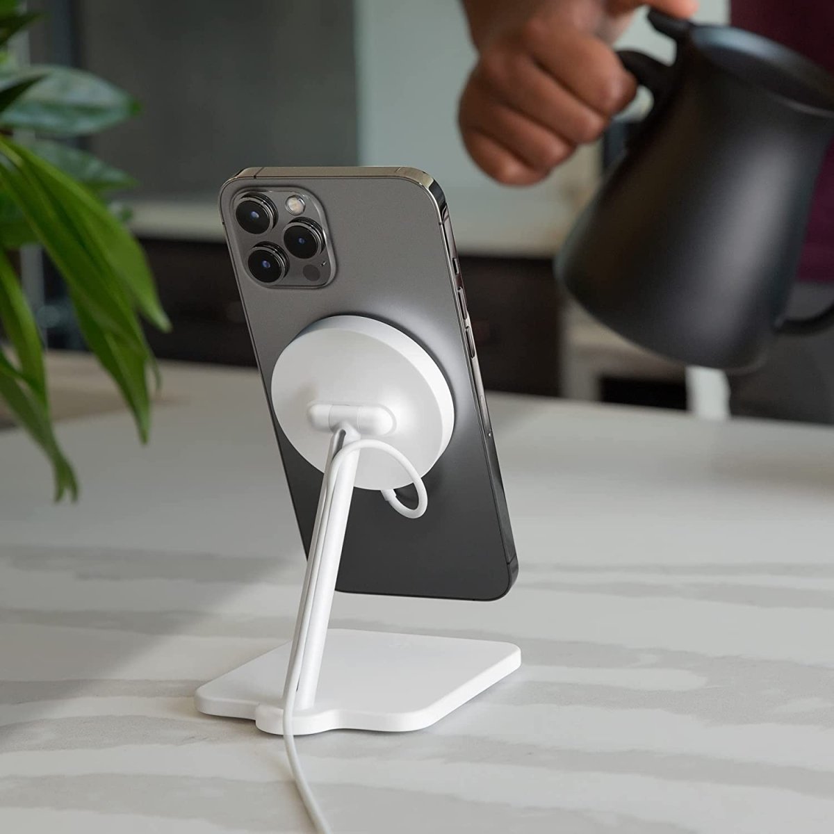 Twelve South Forte for iPhone | Modern desktop stand for MagSafe Charger (magsafe charger not included) - Ante ShopTwelve SouthCharging Stand81137002357112 - 2040